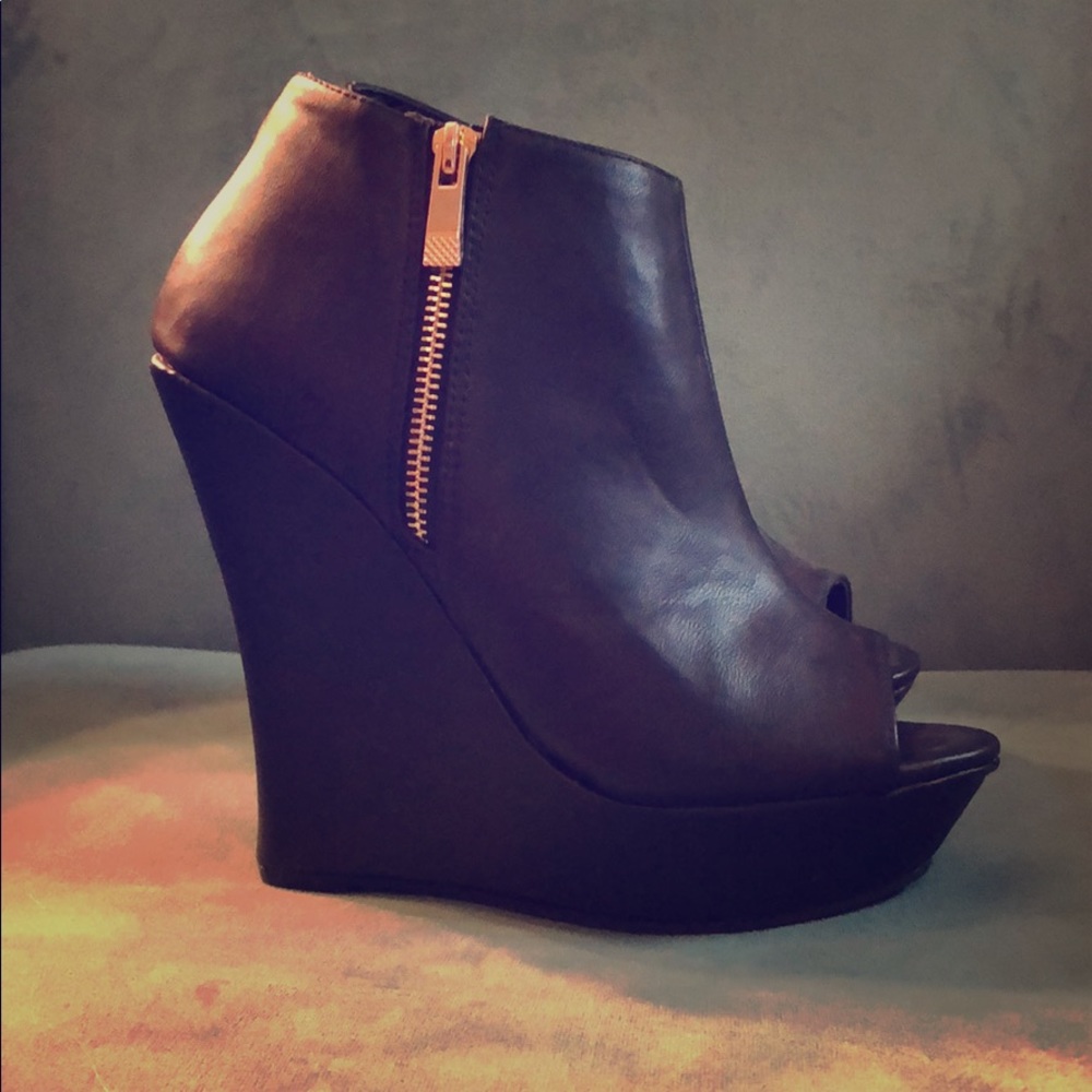 Bamboo “dreamer” peep toe wedge